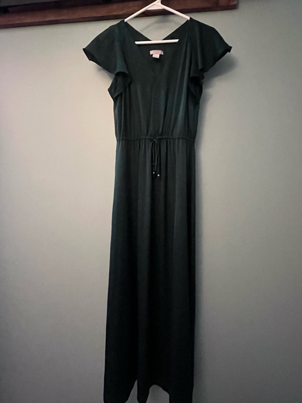 Elegant Dark Green V-Neck Maxi Dress with Tie Waist